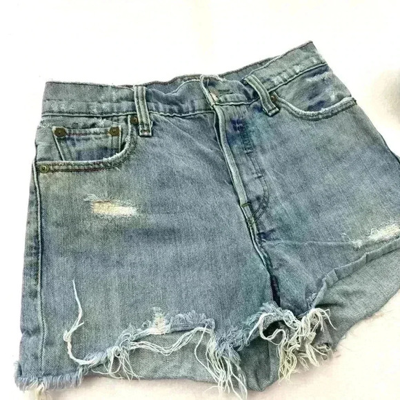 Levi’s Retro Highrise Butterfly Light Wash Distressed Wedgie Jean Shorts Size 26 - Picture 8 of 16
